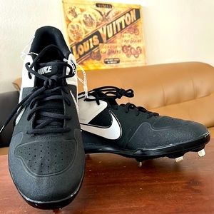 NWOT NIKE CLEATS SHOES